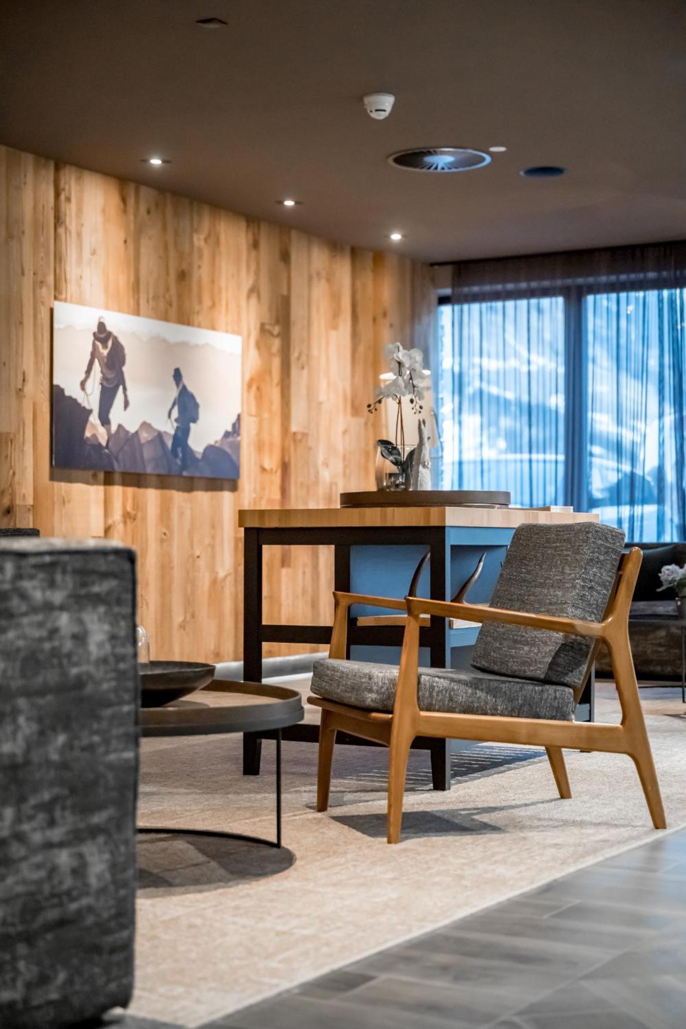 Alpenparks Hotel & Apartment Arlberg Warth Mit Pool Exterior foto